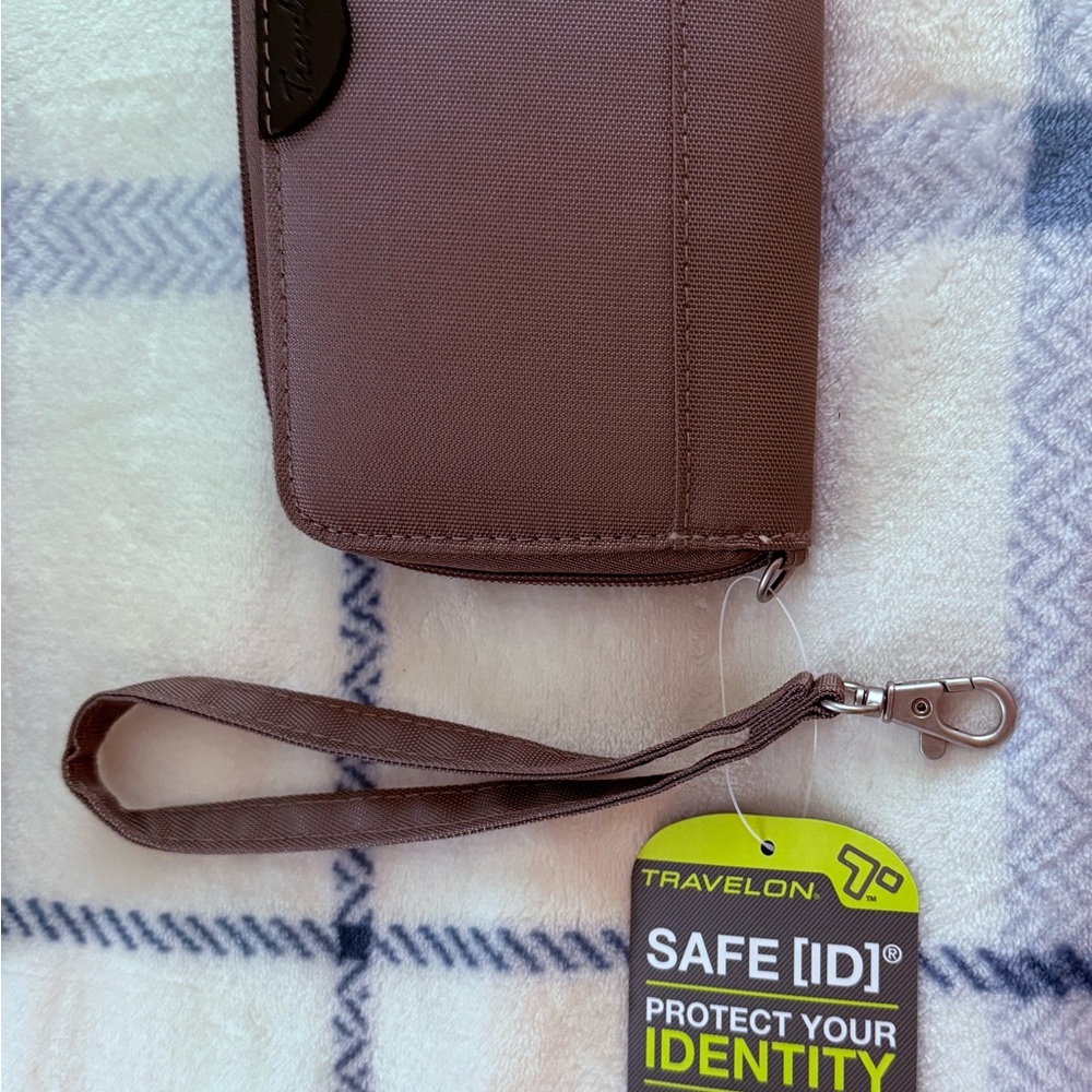 Travelon Brown Wallet with RFID Blocking - Picture 5 of 6